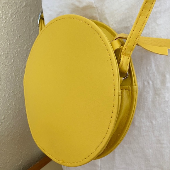 LAST PRICE DROP! Lemon Purse - Picture 5 of 11